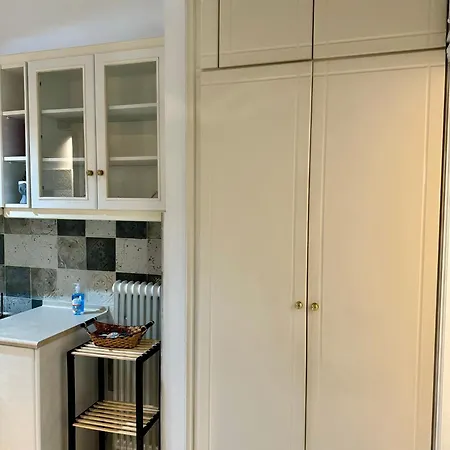 Cozy In Nea Smirni Apartament